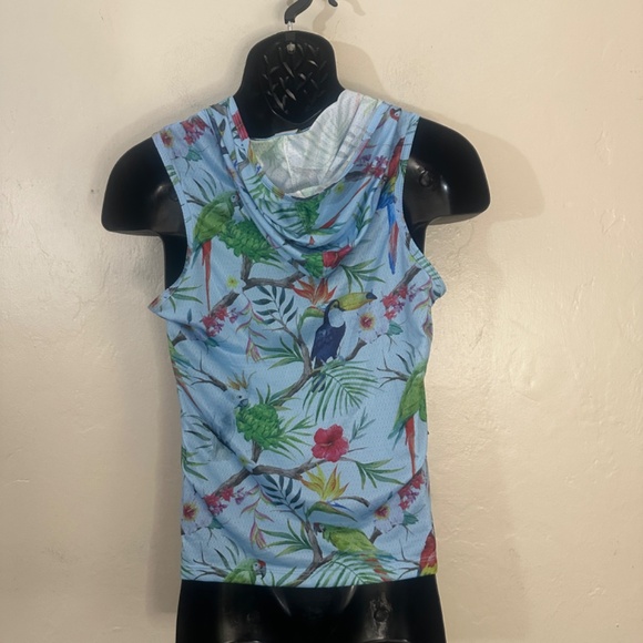 Tulio Sleeveless Hoodie Small Gently worn 100% polyamide 18" armpit to armpit - Picture 2 of 4